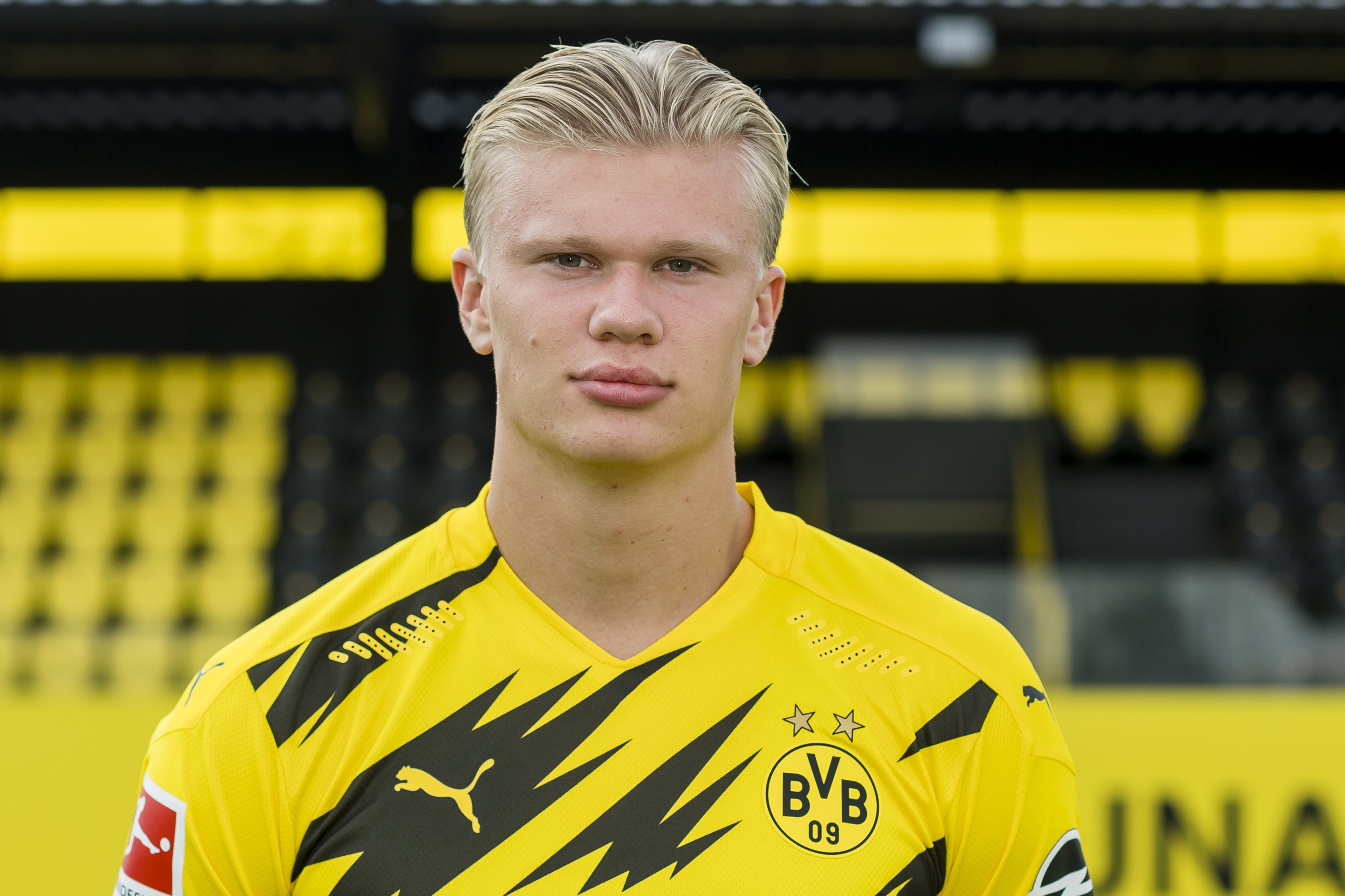 尤文vs卡利亚里首发：弗拉霍维奇领衔！伊尔迪兹、小图拉姆在列（尤文对阵卡利亚里首发出炉：弗拉霍维奇挂帅，伊尔迪兹、小图拉姆入选）