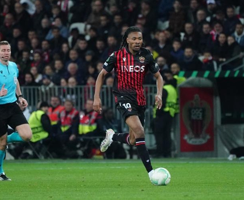 球队把对手三分线完全锁死（球队彻底封锁对手三分火力）