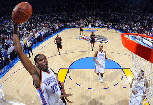 官方：齐达内之子卢卡内收肌受伤，已离开阿尔及利亚队训练营（阿尔及利亚队官宣：卢卡·齐达内内收肌受伤，已退出本期训练营）