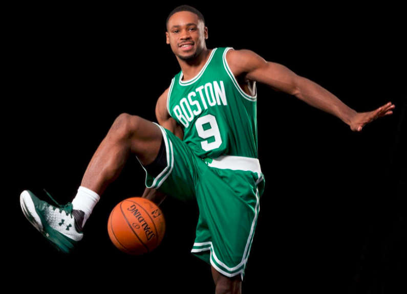 有了他，巴萨还需要花1亿买中锋吗？（有他坐镇，巴萨还要豪掷1亿引进中锋吗？）