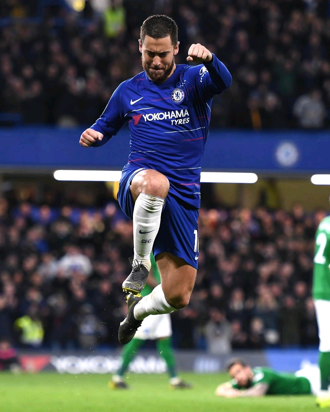 ESPN：曼联通过转会市场获得大笔资金，无需卖人就能签新中锋（ESPN：曼联获充足转会预算，不卖人也能引进新中锋）