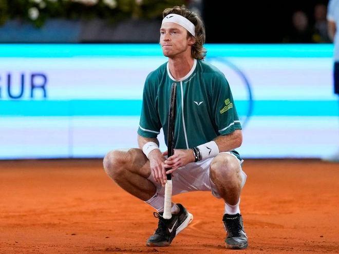 运动员的非 运动员的非